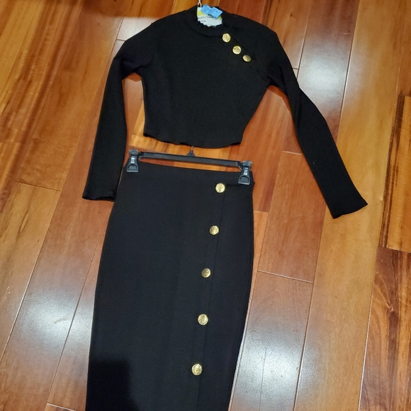 Dresses & Skirts - 2 piece skirt set